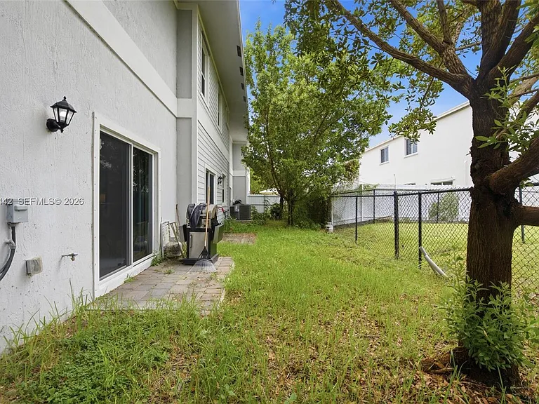 1774 SE 9th Ave #1774 — Photo 37