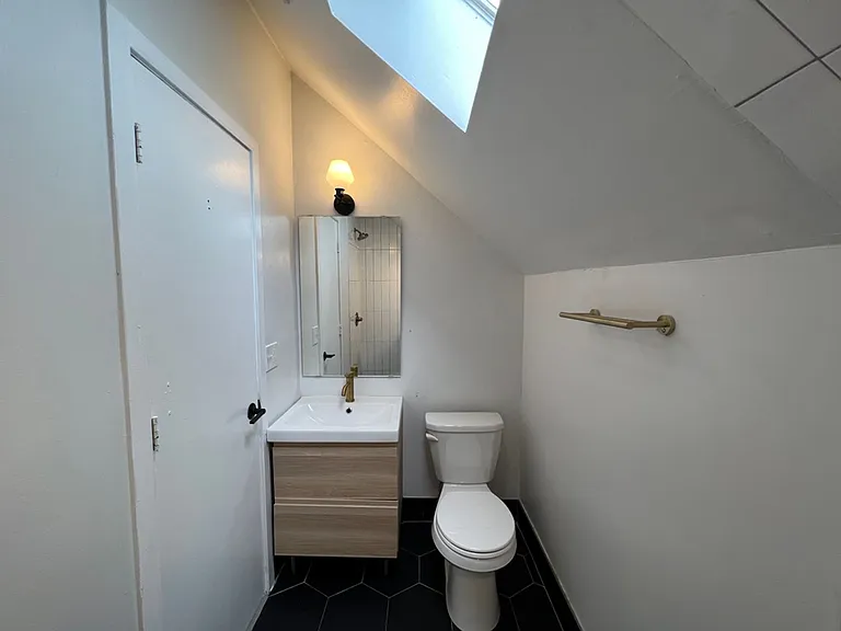 420 Whitney Ave — Photo 43