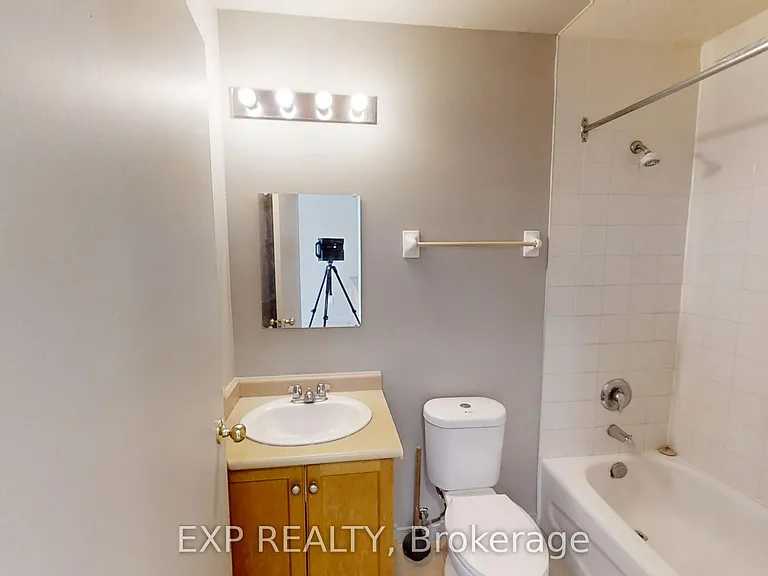 95 Barrie Rd #401 — Photo 12