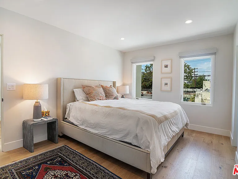 8021 Blackburn Ave #U — Photo 29