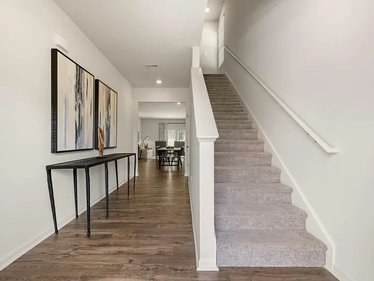 63 Oaktree St — Photo 17