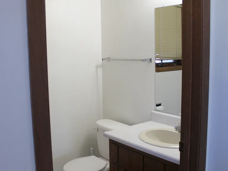 1015 Babcock St — Photo 4