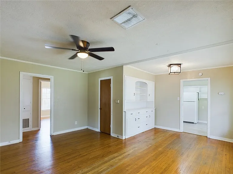 305 Bolton Ave — Photo 3