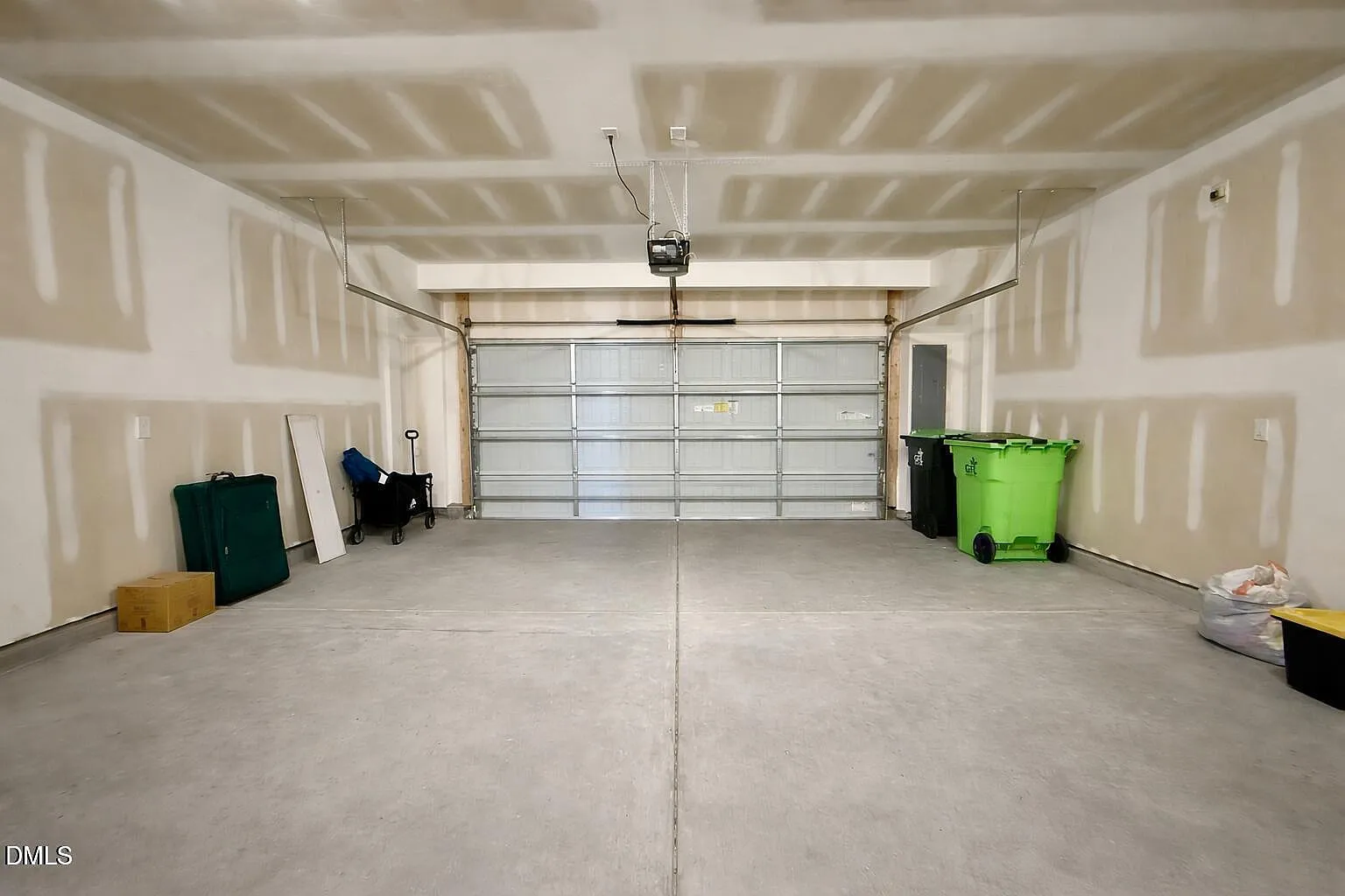 3 bed, 2.5 bath, 1986 sqft, $2,095 — Photo 4