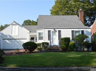 197 E Chester St, Valley Stream, NY 11580