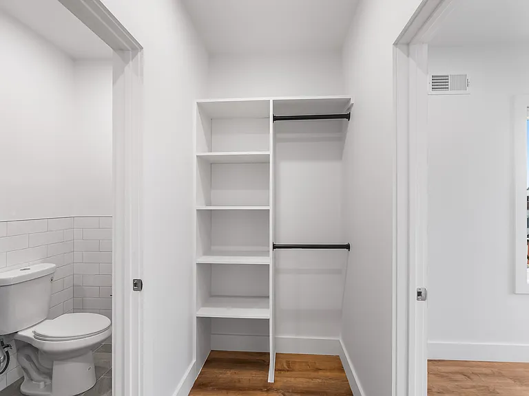 442 W Queen Ln #2 — Photo 30