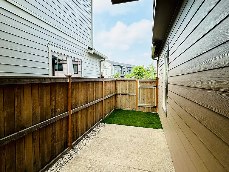 4105 SE 69th Ave — Photo 48