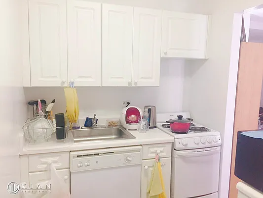 Rented by Kian Realty | media 7