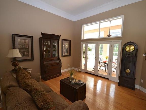 3rd image of 532 W Palm Valley Dr