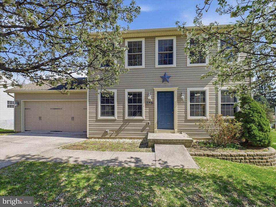 1st image of 205 Crown Ct