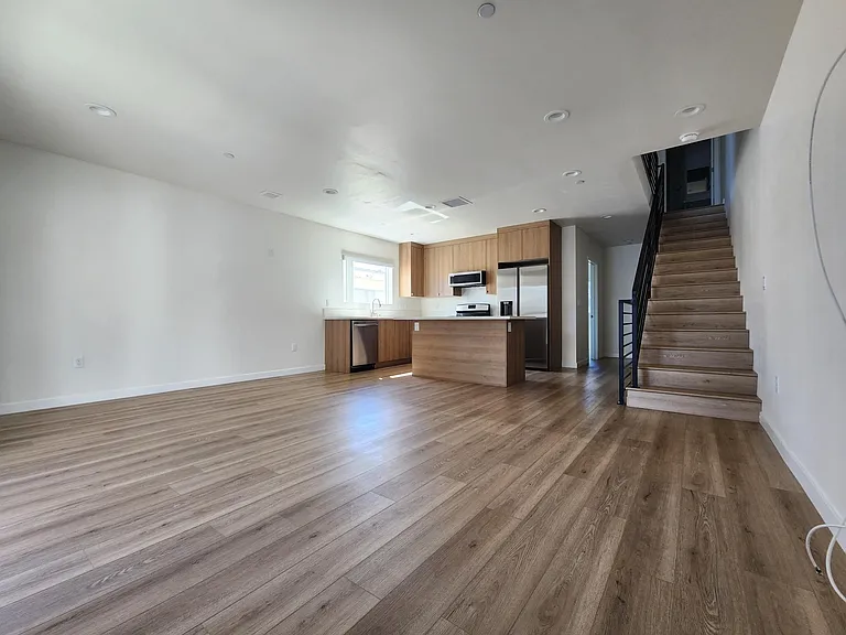 1147 N Kenmore Ave — Photo 8