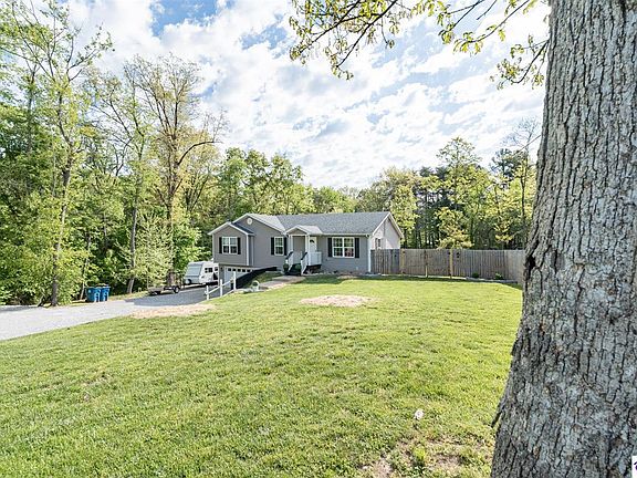 3rd image of 1122 Garrett Rd