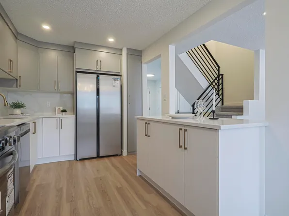 13027 34th St NW, Edmonton, AB T5A 3K1