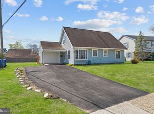 5 Bendix Ln, Willingboro, NJ 08046