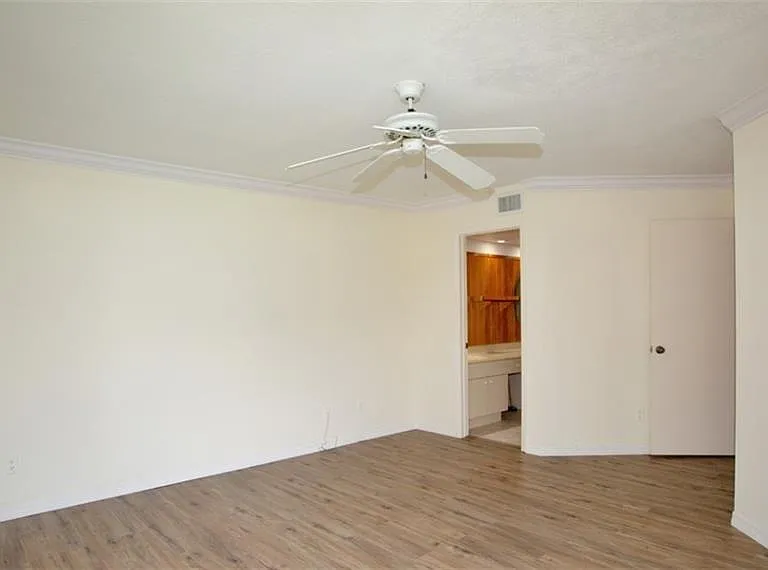 Monarch Cir — Photo 20