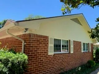 4 bed, 3.5 bath, 2155 sqft, $1,999 — Photo 2