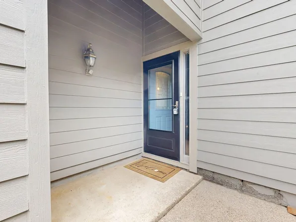 718 Peninsula Ct, Ann Arbor, MI 48105