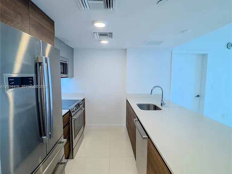 9261 E Bay Harbor Dr #405 — Photo 10
