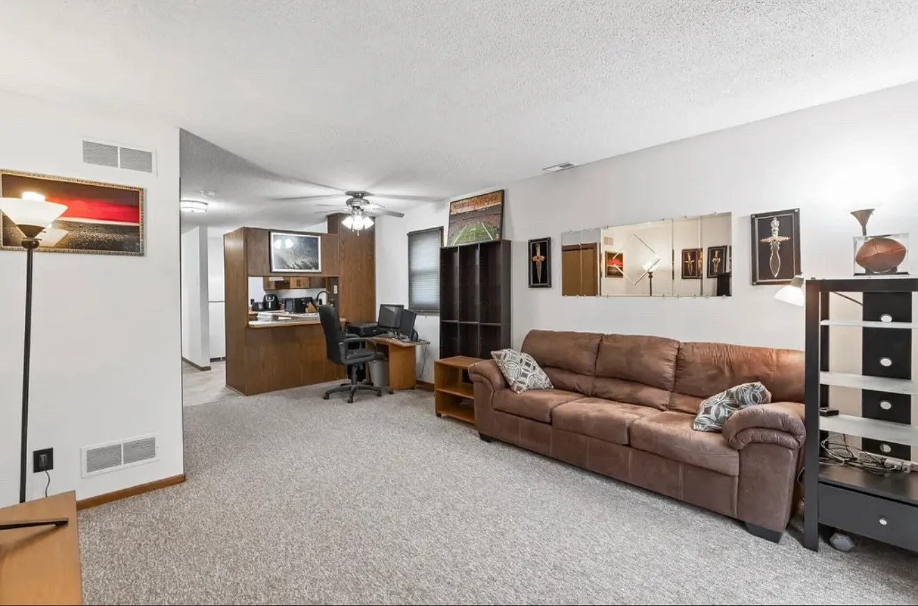 2 bed, 1100 sqft, $1,800 — Photo 2