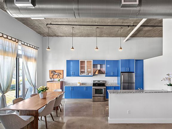 5th image of 185 NE 4th Avenue #208