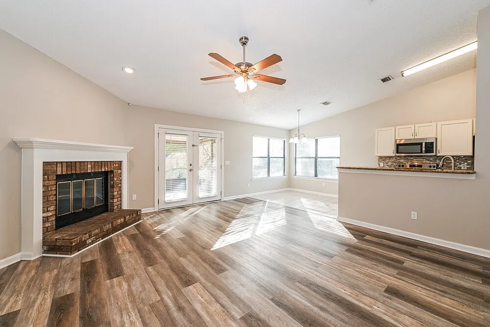 3 bed, 2.0 bath, 1560 sqft, $2,780 — Photo 3