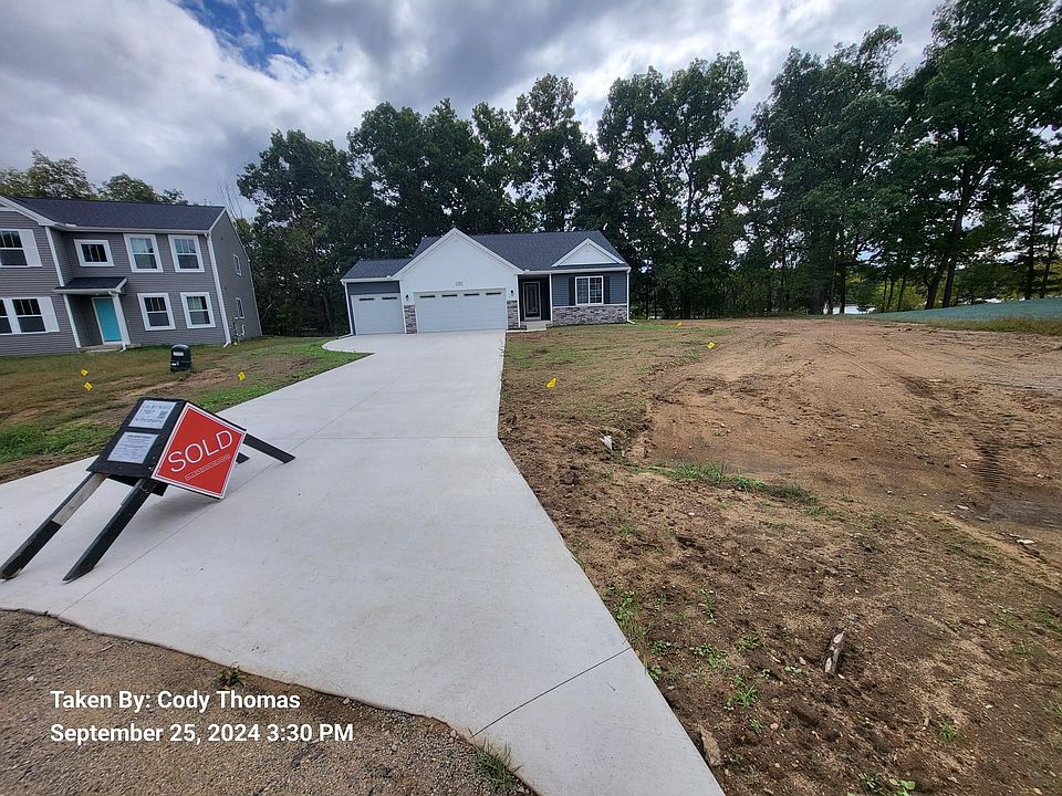 2nd image of 17987 Bluff Dr