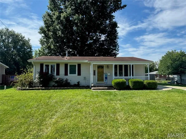 1104 E Clark St, Litchfield, IL 62056