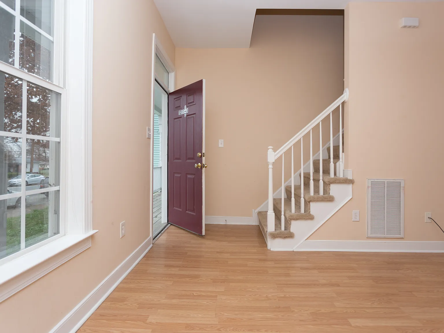 3 bed, 1308 sqft, $2,295 — Photo 2