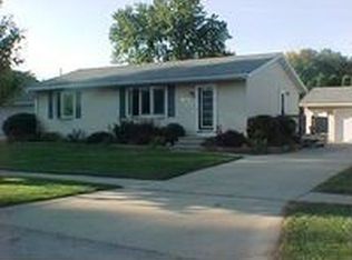 1608 Lark Ln, Waterloo, IA 50701