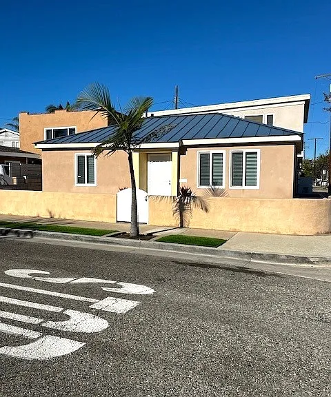 1535 Marine Ave — Photo 1