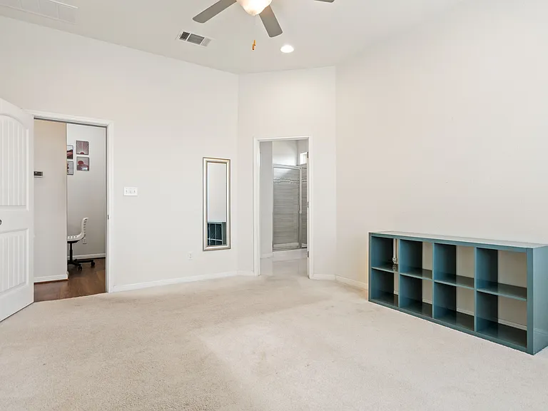 928 Myrna Bnd — Photo 11