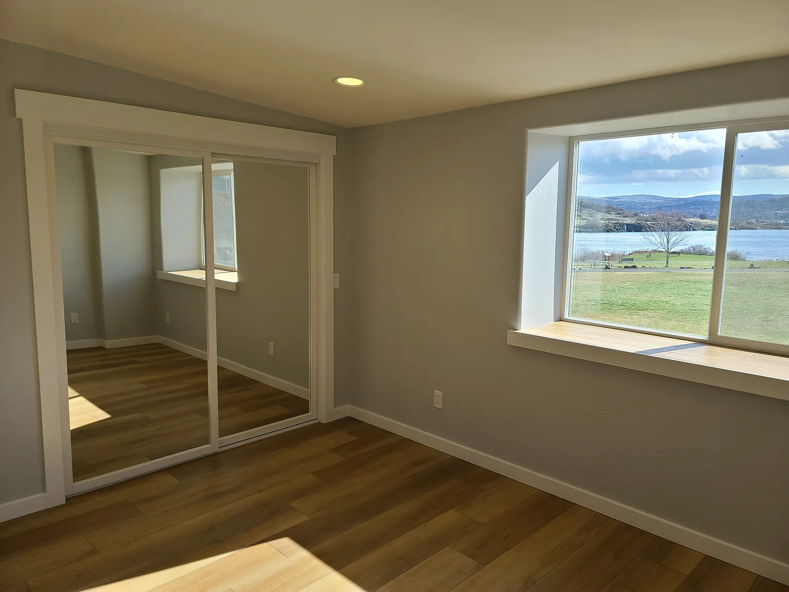 2 bed, 1370 sqft, $2,400 — Photo 3