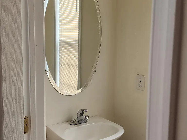 124 Sandridge Ct — Photo 15