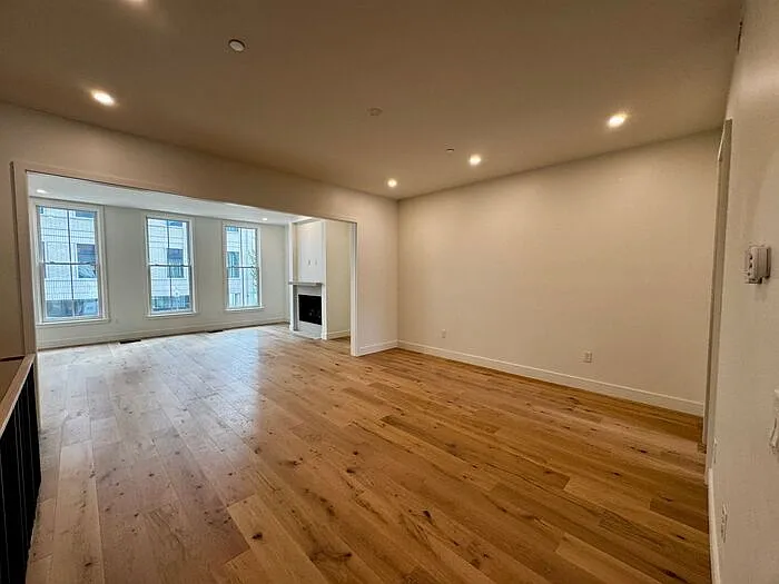 230 Washington St NE — Photo 8