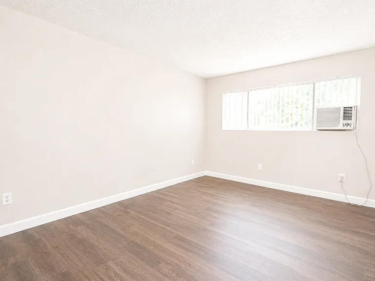 331 Amber Ct #9 — Photo 9