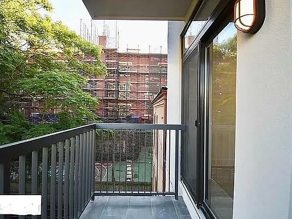 5th image of 392 Woodbine St #4
