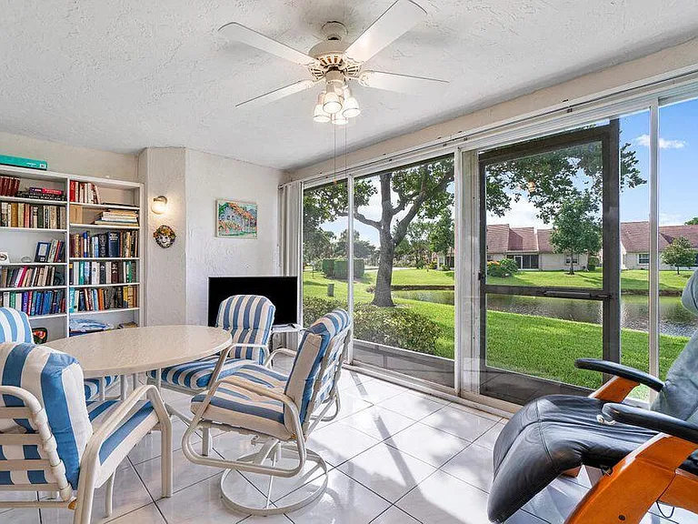 7922 Sandy Pointe Dr — Photo 21