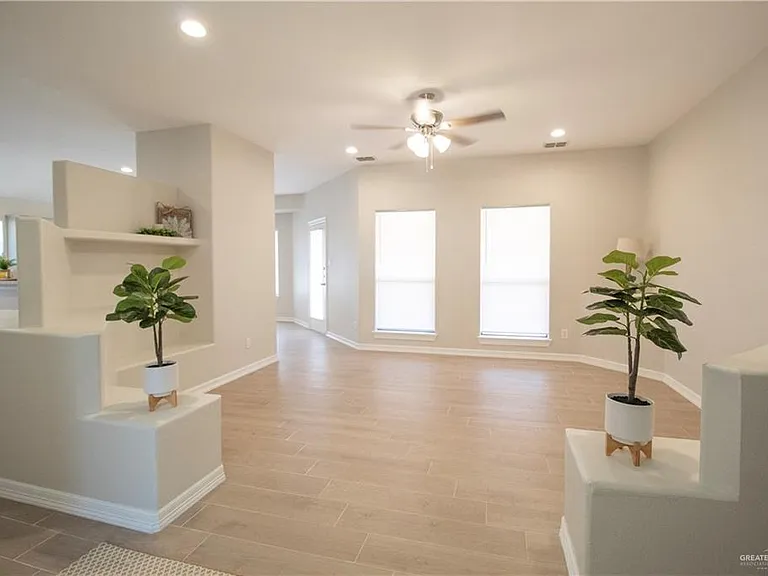 2202 Morning Ln — Photo 4