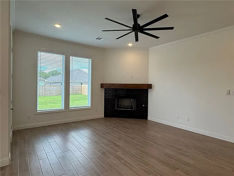 3709 Lamar Hollow Ct — Photo 7