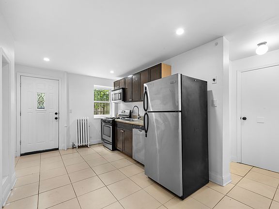 4th image of 64 Bainbridge St APT 1