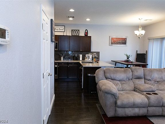 4th image of 5662 Foxglove Field St