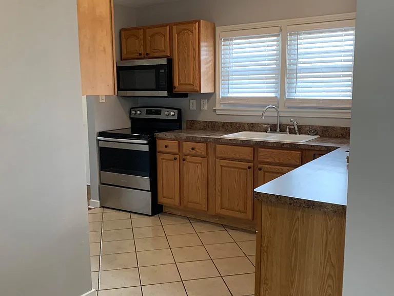 416 W Wenger Rd — Photo 9