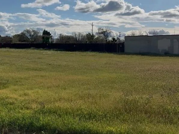 1523 Sarba Ct, Los Banos, CA 93635