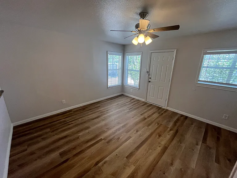 10638 Newcombe Dr — Photo 3