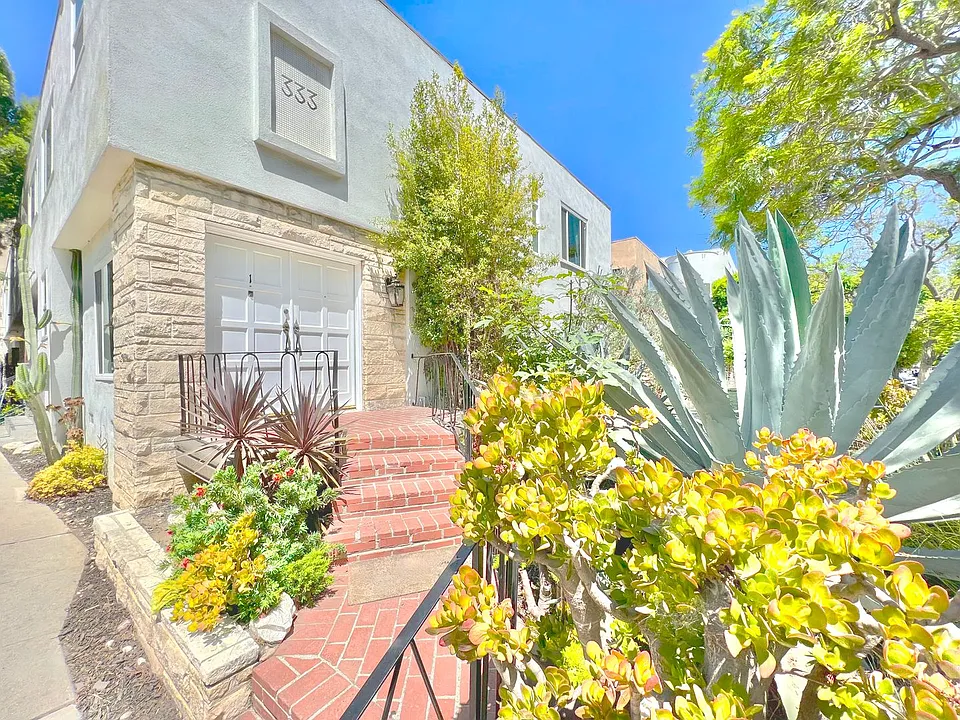 333 N. Oakhurst Dr.
