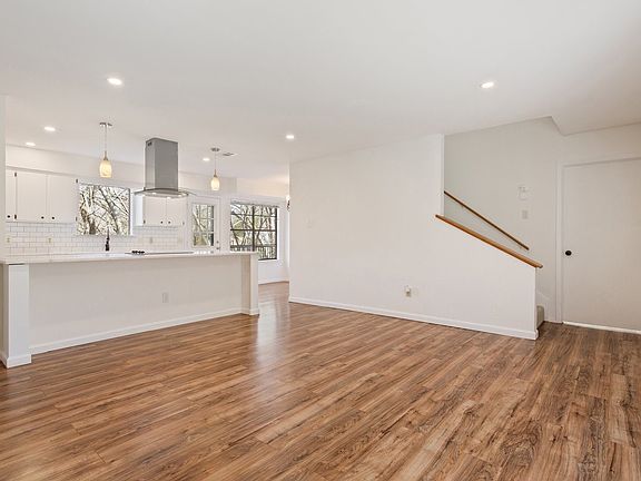 5th image of 7857 Fairway Rd