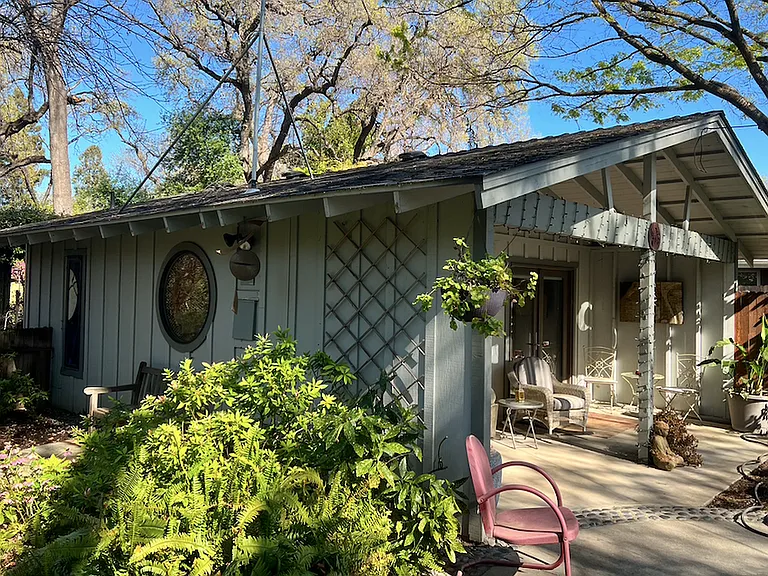 Oak Park Ave — Photo 2