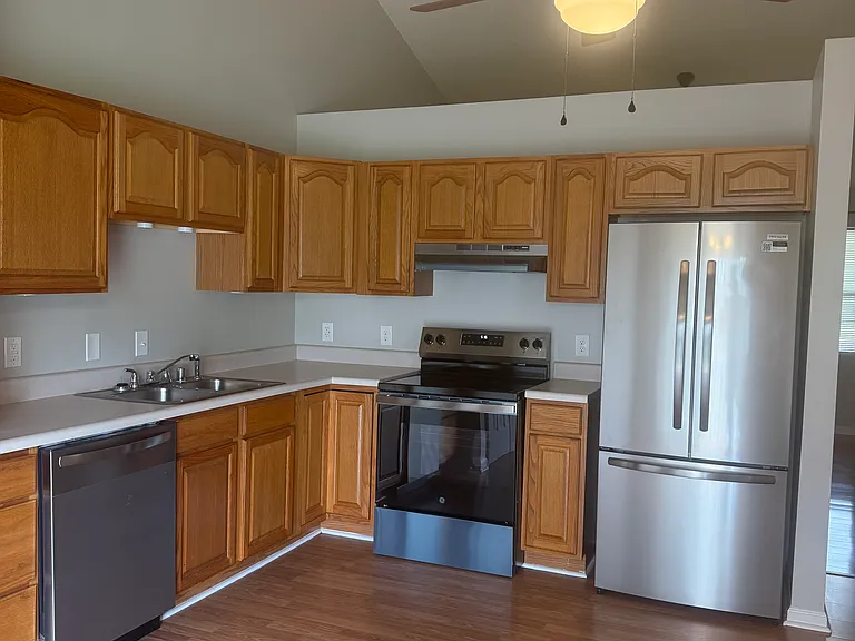 281 Lansing Ave — Photo 2