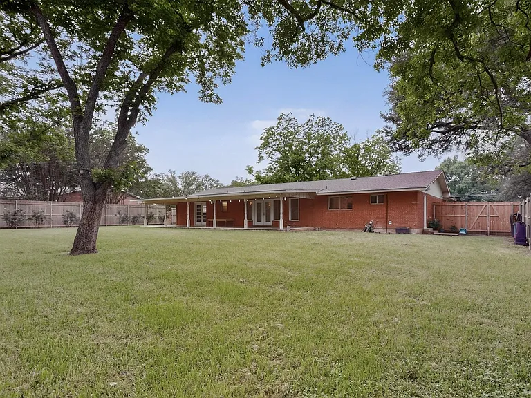11903 Mustang Chase — Photo 32