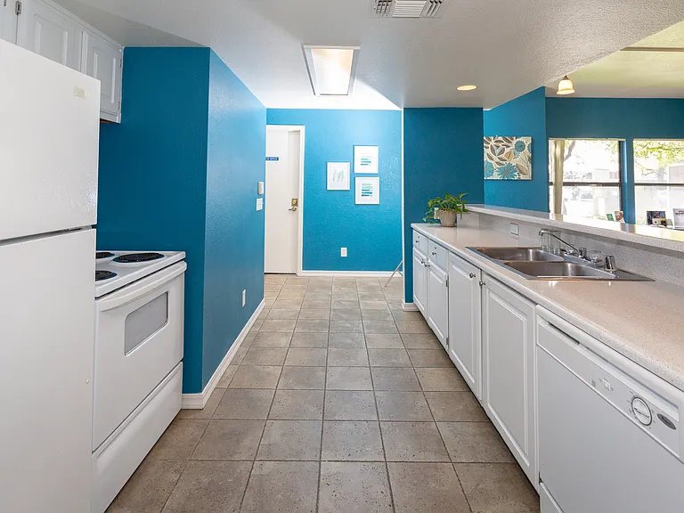 California Place Apartments — Photo 6